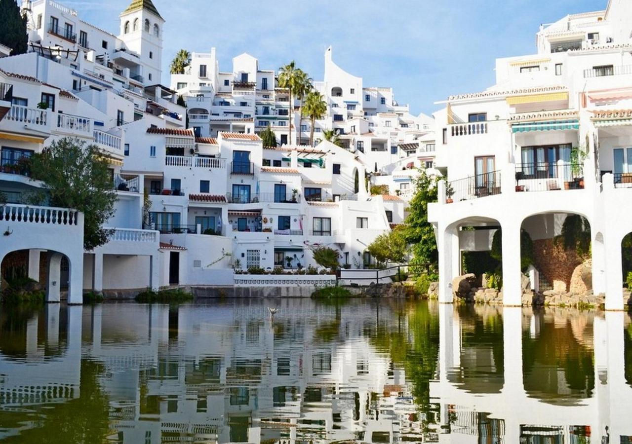 Stunning Duplex In Capistrano Playa, Appartement Nerja